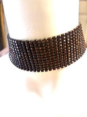 Van Galz Women’s Choke Adjustable Hook Closure NWOT